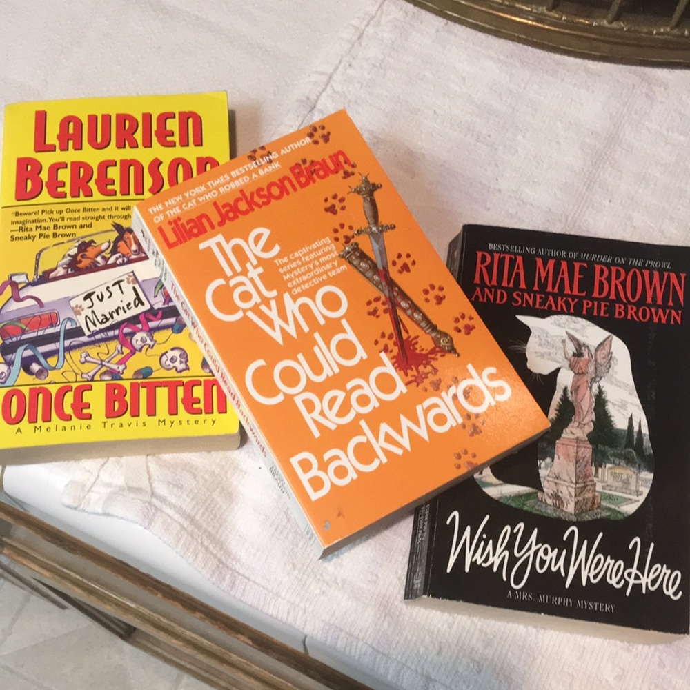 Set/3 Animal Mystery Paperback Book Collection